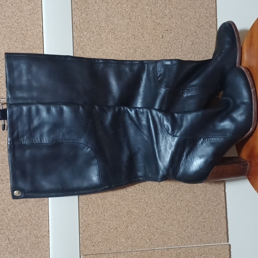 IVANKA TRUMP LADIES BOOTS SIZE 6 IN A BEAUTIFUL BLACK LEATHER 4 IN.HEEL